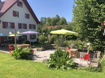 Blick Auf Terrasse Und Haus